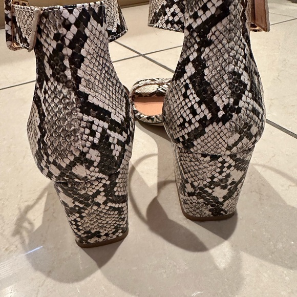 Like new French connection heels - Picture 11 of 11